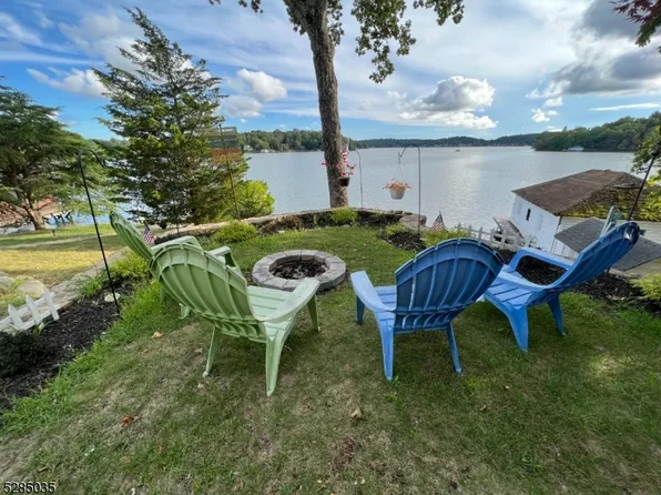 10 Thompson Ln, Hopatcong Boro, NJ 07821