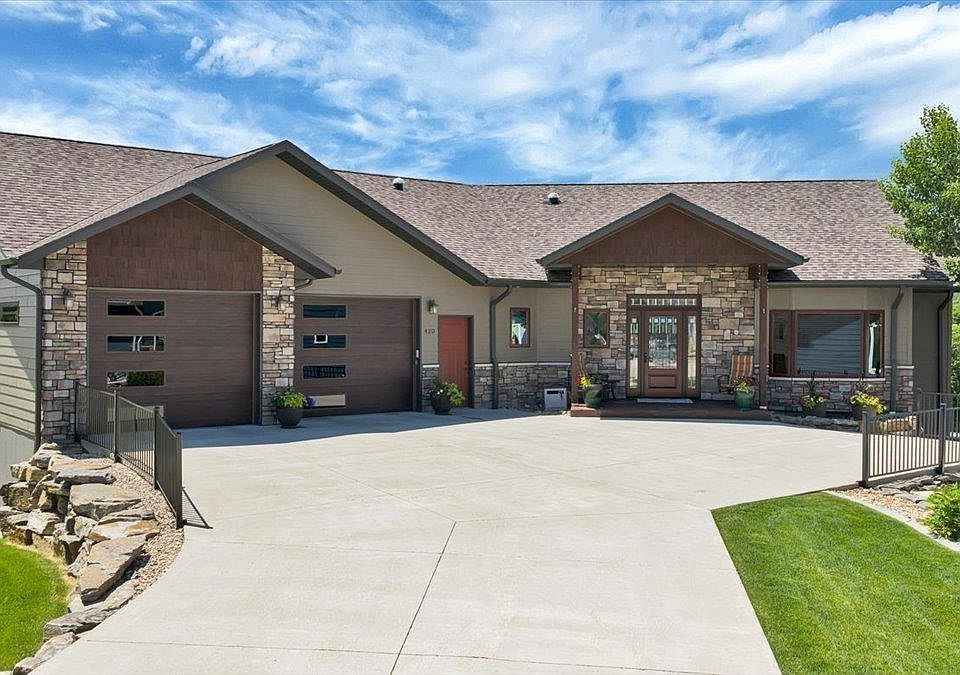 1st image of 420 Belleview Ct