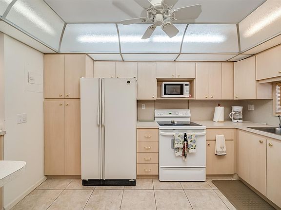 3rd image of 9411 N Hollybrook Lake Drive #110
