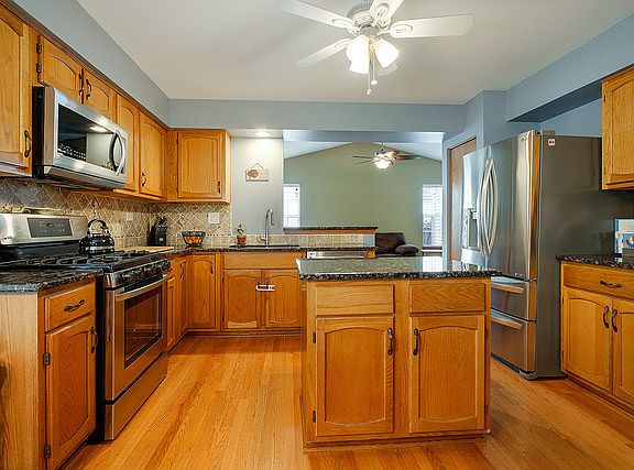 5th image of 315 W Streamwood Blvd