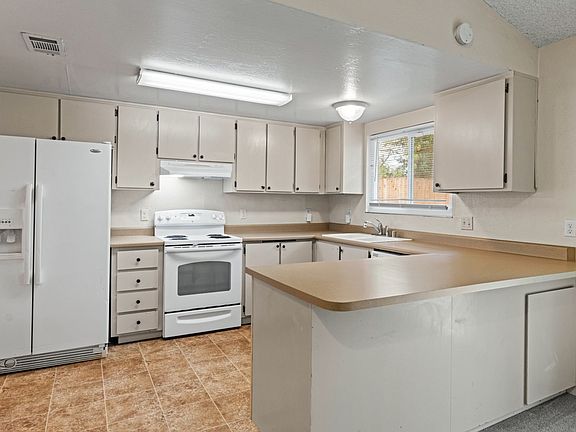 4th image of 2077 Peach Tree Dr