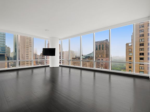 4th image of 157 W 57th St APT 32B