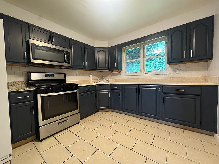 320 Dorothy Dr — Photo 3