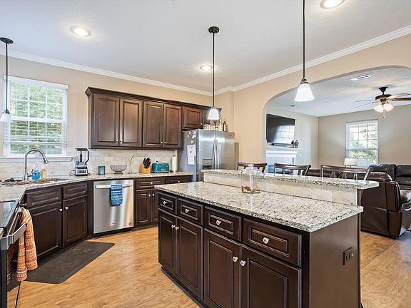 3rd image of 921 Watermark Drive