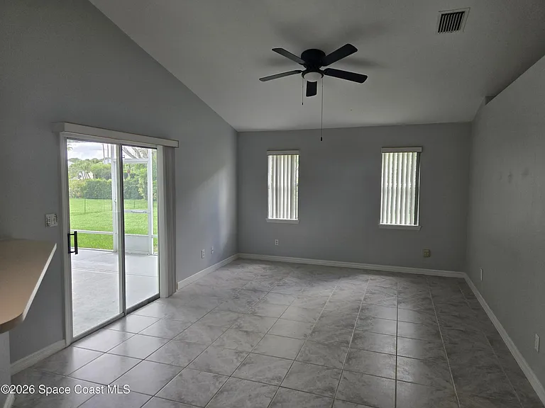 292 Carmel Dr — Photo 6