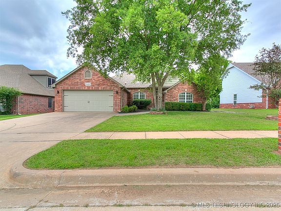 2nd image of 6400 E Galveston St