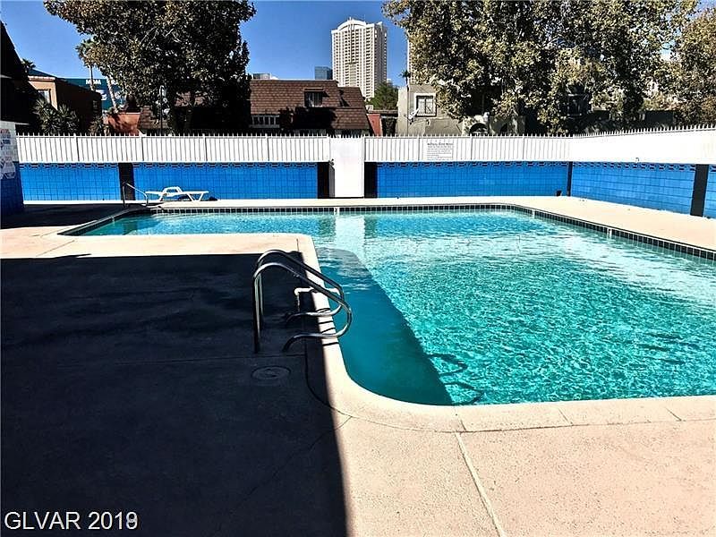 1st image of 4618 Grand Dr Unit 1