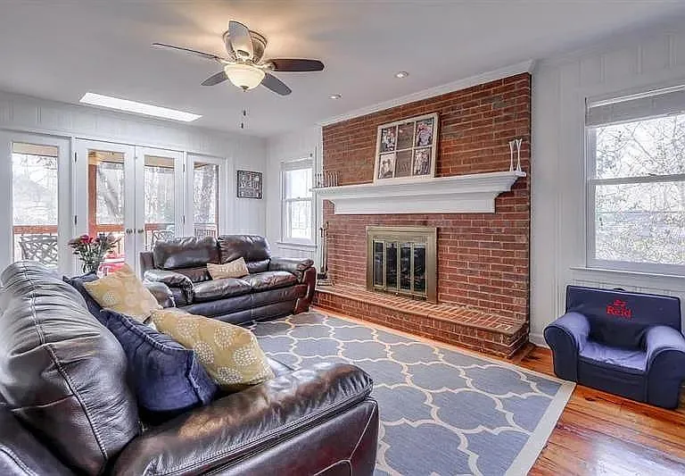 555 Greenland Rd — Photo 12