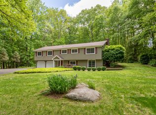 4 Leopard Dr, Sandy Hook, CT 06482