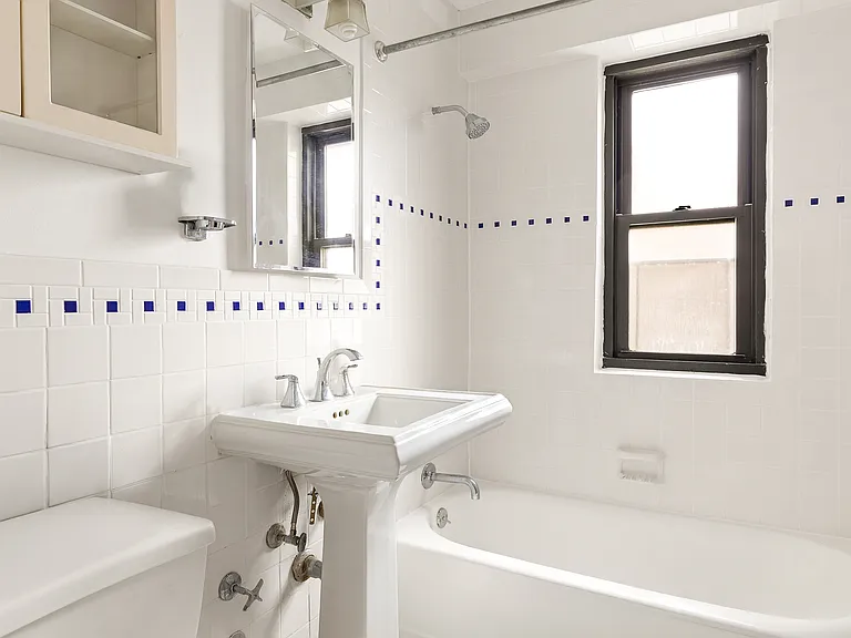 417 Grand St #D1005 — Photo 4