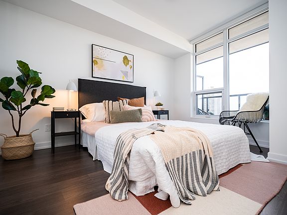 5th image of 19 Erskine Ave #502