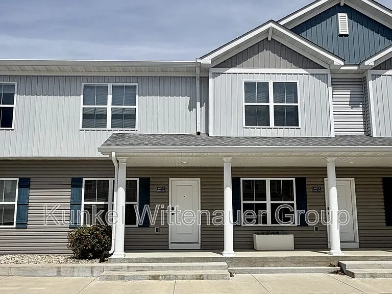 8401D Allied Way — Photo 1