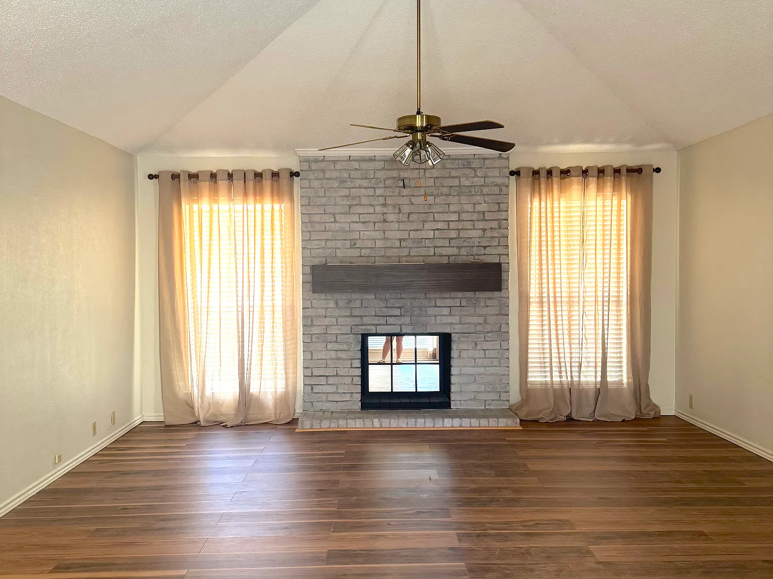 3 bed, 1556 sqft, $2,000 — Photo 2