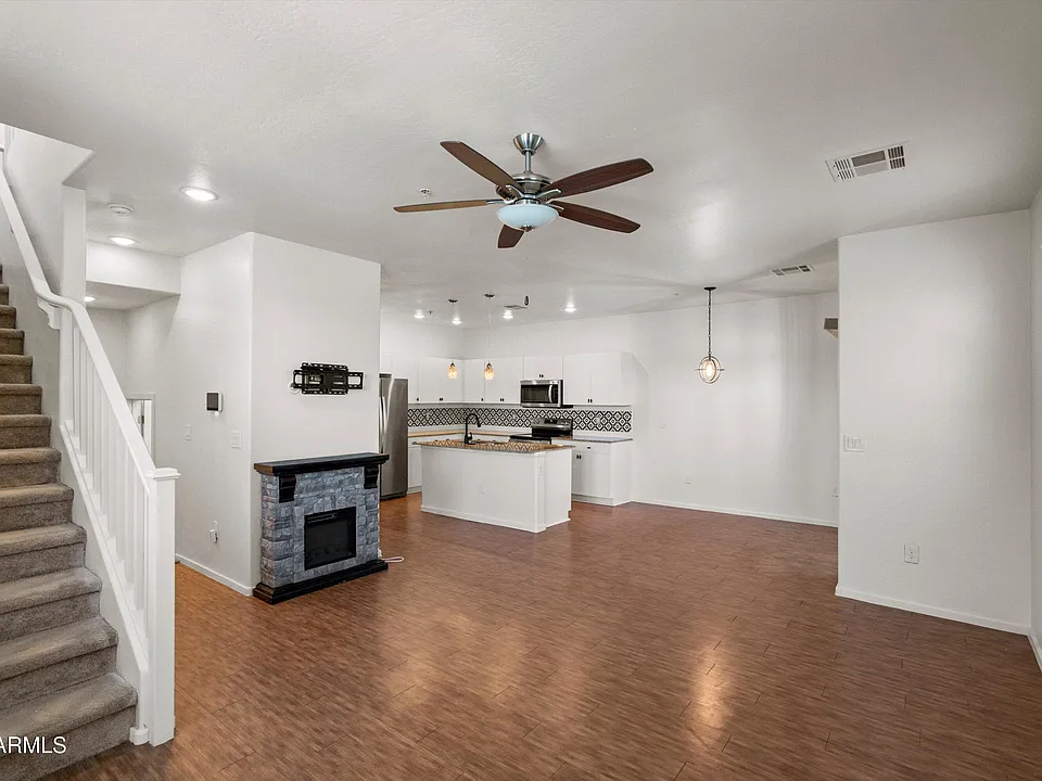 2304 E Hidalgo Ave
