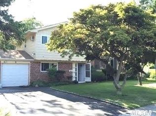 6 Old Oak Ct, Syosset, NY 11791