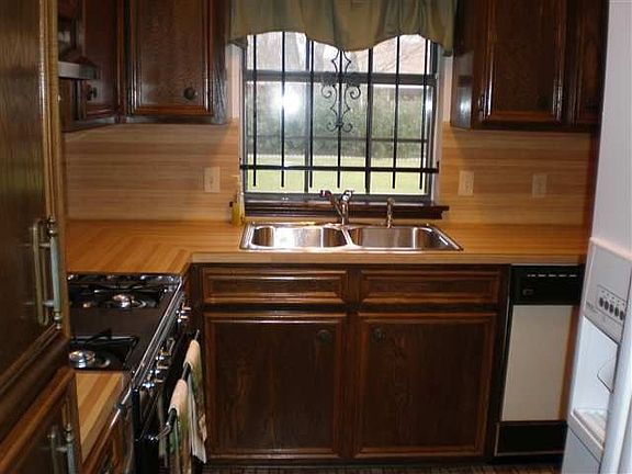 3rd image of 3812 Turtle Creek Dr