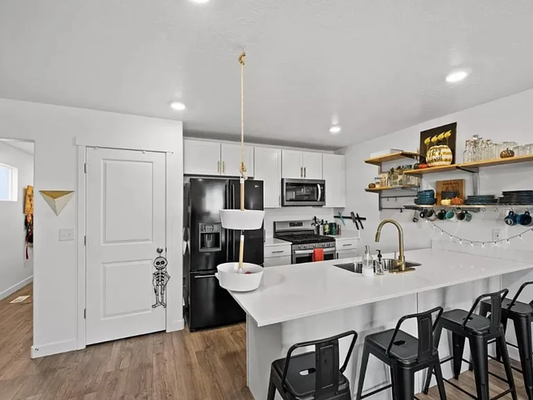 1116 E Pilot St — Photo 6