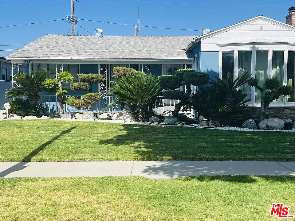 3 bed, 1.5 bath, 1849 sqft, $4,300 — Photo 1