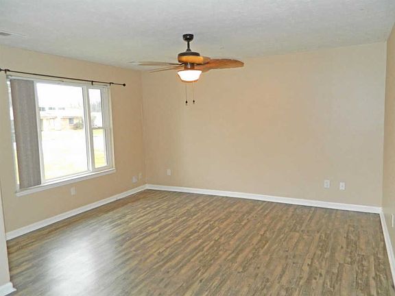 4th image of 3848 Niagara Dr