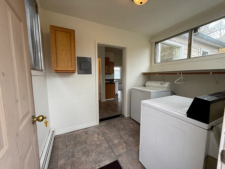 1063 W Mercury St — Photo 8