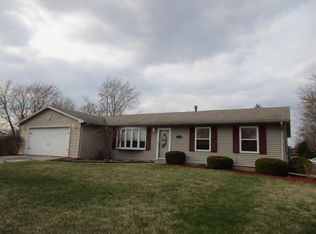 431 Newcastle Rd, Valparaiso, IN 46385