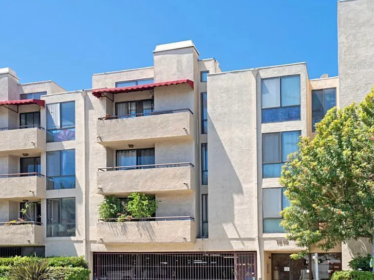 1815 Glendon Ave #101 — Photo 19