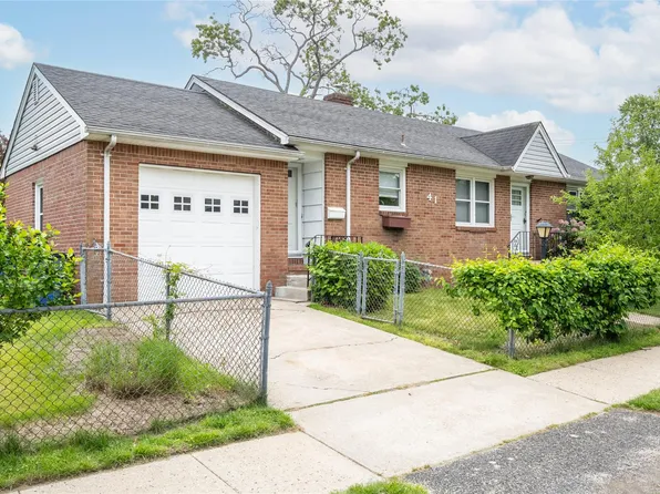 41 Livingston Avenue, Babylon, NY 11702