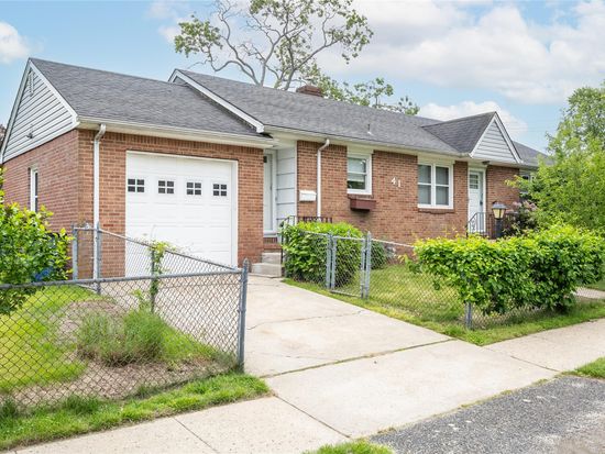 41 Livingston Avenue, Babylon, NY 11702