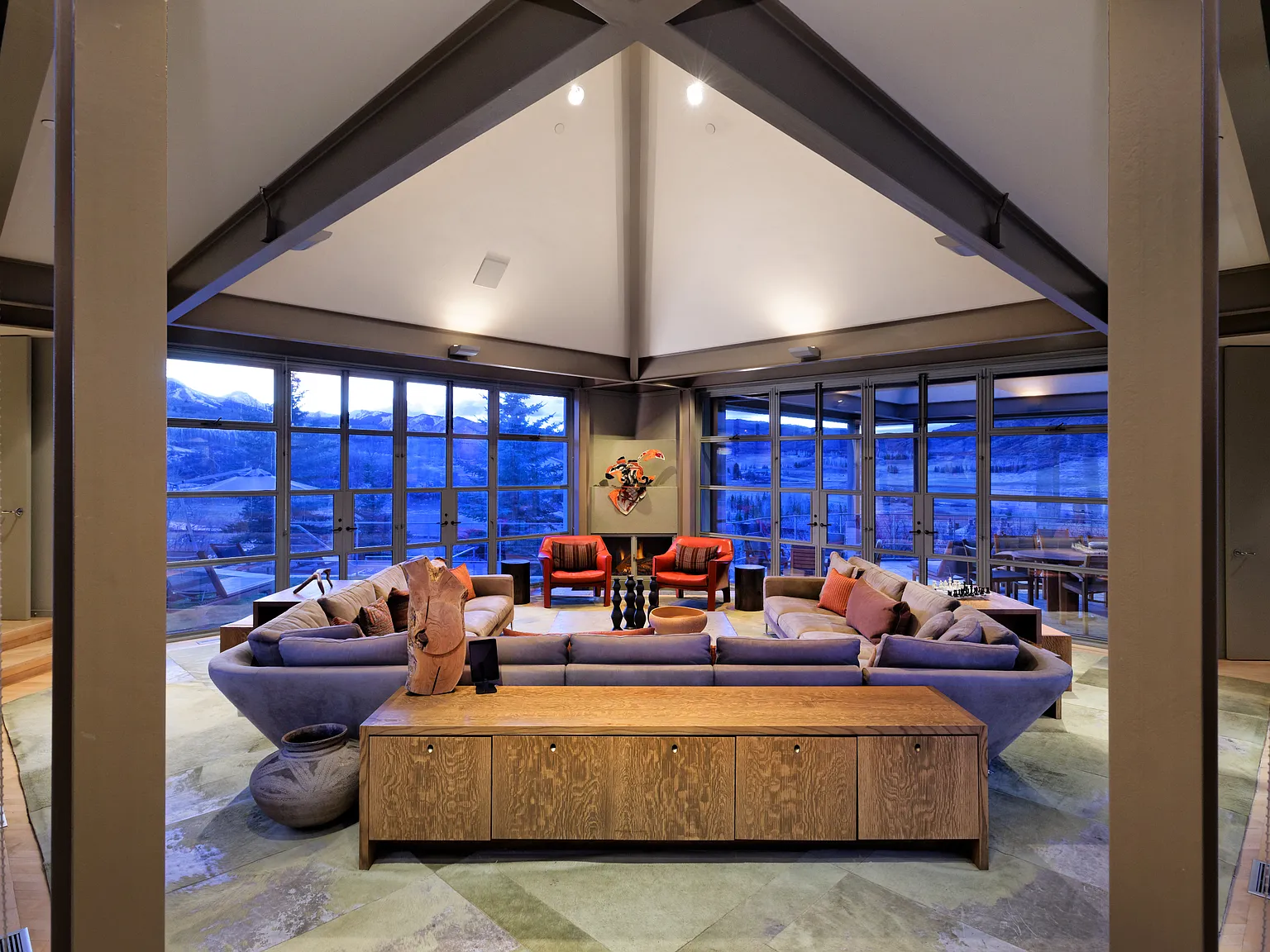 5 bed, 7235 sqft, $50,000 — Photo 2