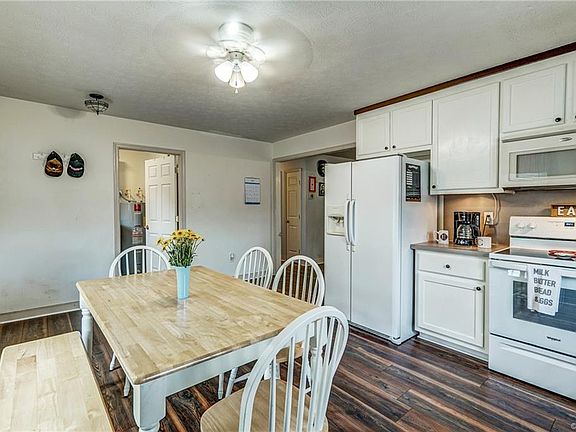 4th image of 417 Mill Run Ave