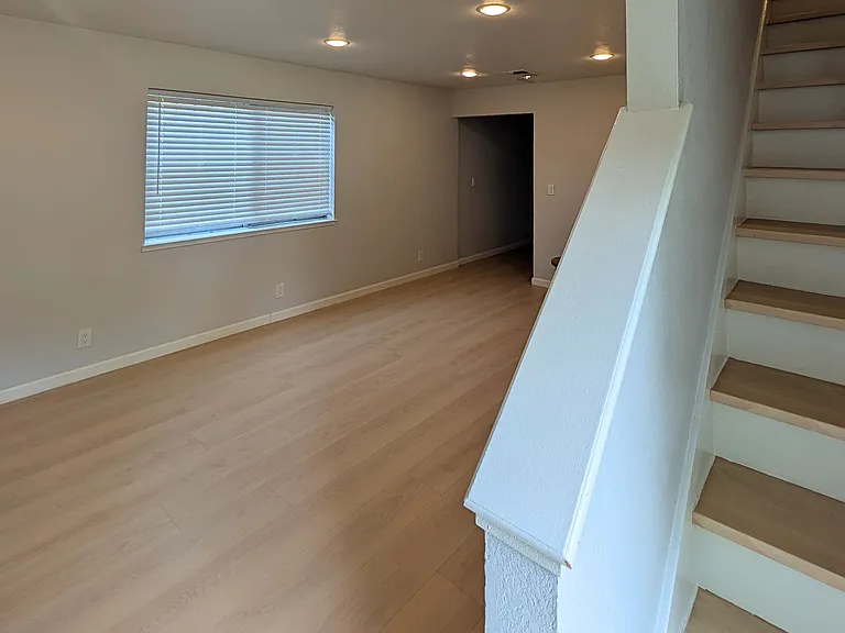 338 S Willard Ave — Photo 9