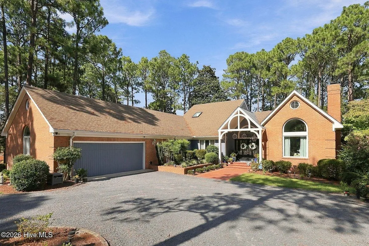 3 bed, 2.5 bath, 3333 sqft, $3,400 — Photo 1