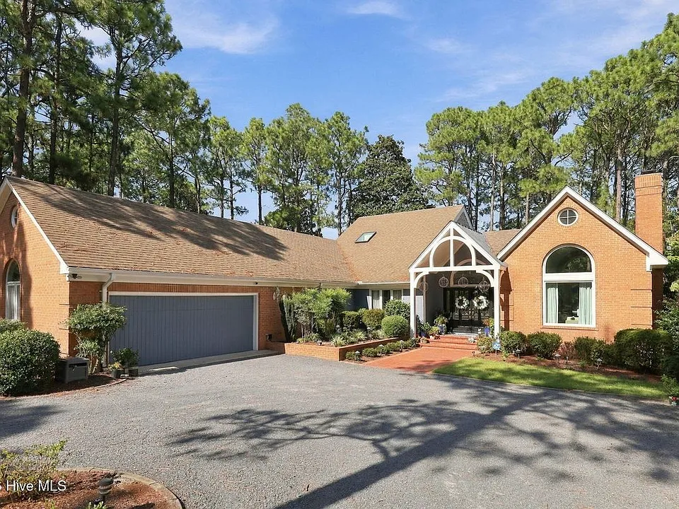 64 Pinewild Dr