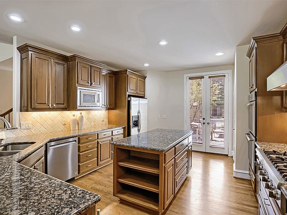 5th image of 6335 Vanderbilt Ave