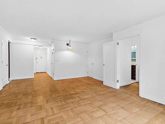 4th image of 150 E 61st St APT 6A