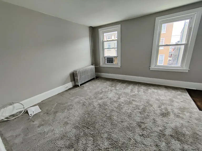 331 E Marshall St — Photo 6