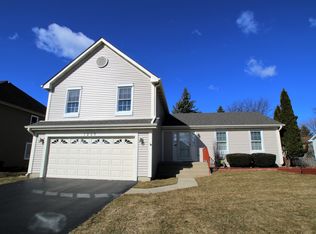 1265 Crystal Shore Dr, Carol Stream, IL 60188