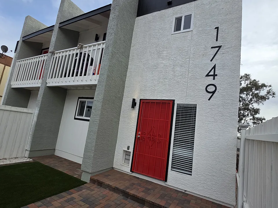 1749 E Pepper Cir #1