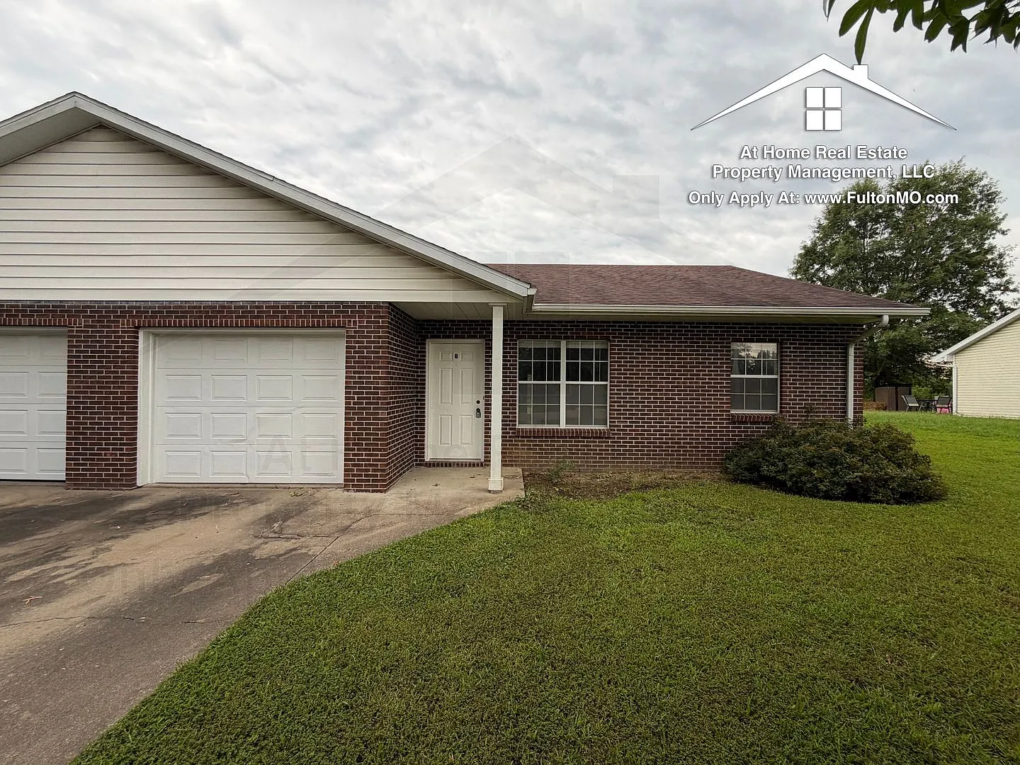 West View Street 617 Duplex — Photo 1