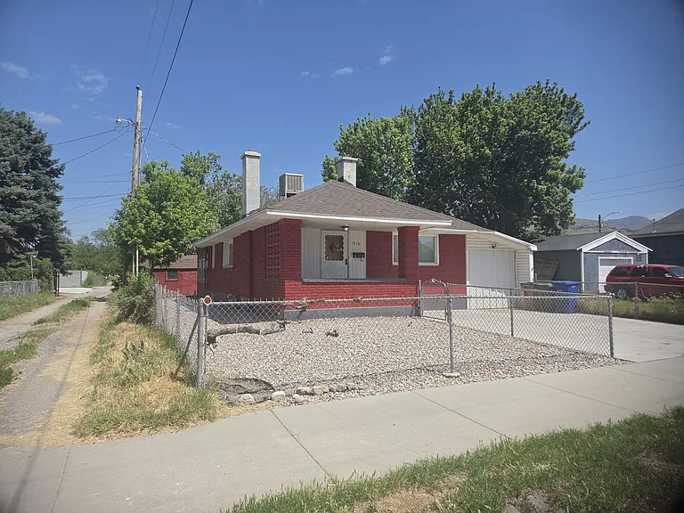 916 W 300 N — Photo 13
