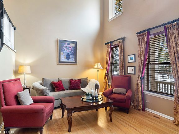 3rd image of 348 Camargo Ct