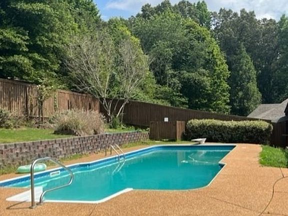 3rd image of 70 Brookhaven Ln