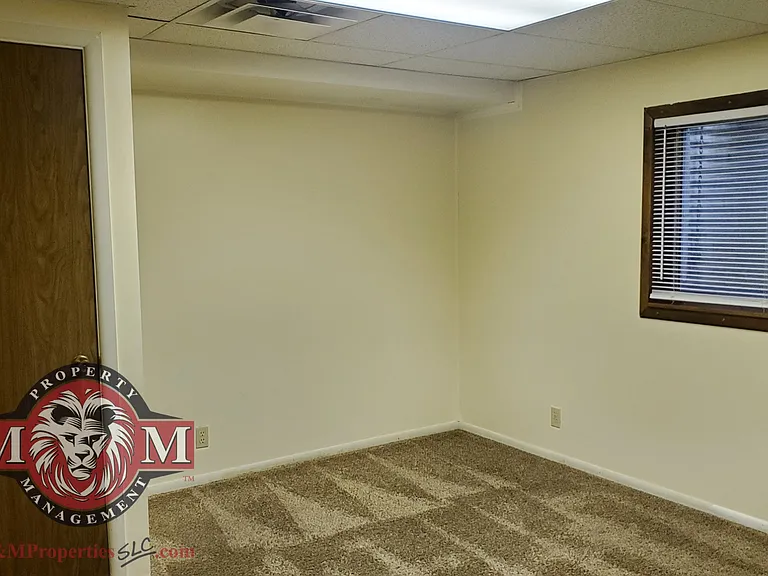 975 E Essex Court Way #4 — Photo 24