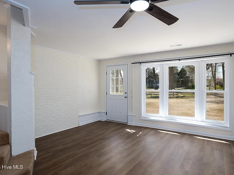 1190 Blue Creek Rd #B — Photo 11