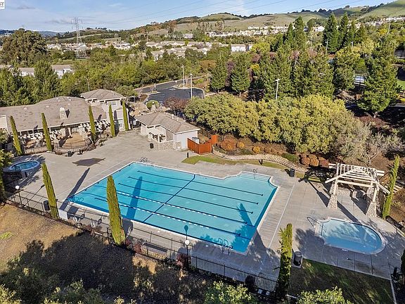 HOA COmmunity Pool and Hot Tub included