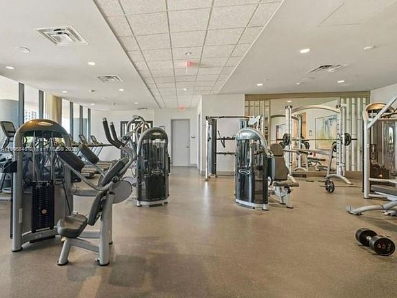 4th image of 5300 Paseo Dr #905