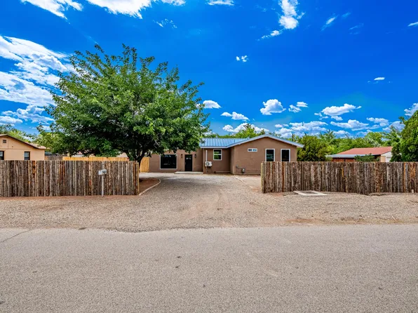 6667 Elwood Dr NW, Los Ranchos De Albuquerque, NM 87107