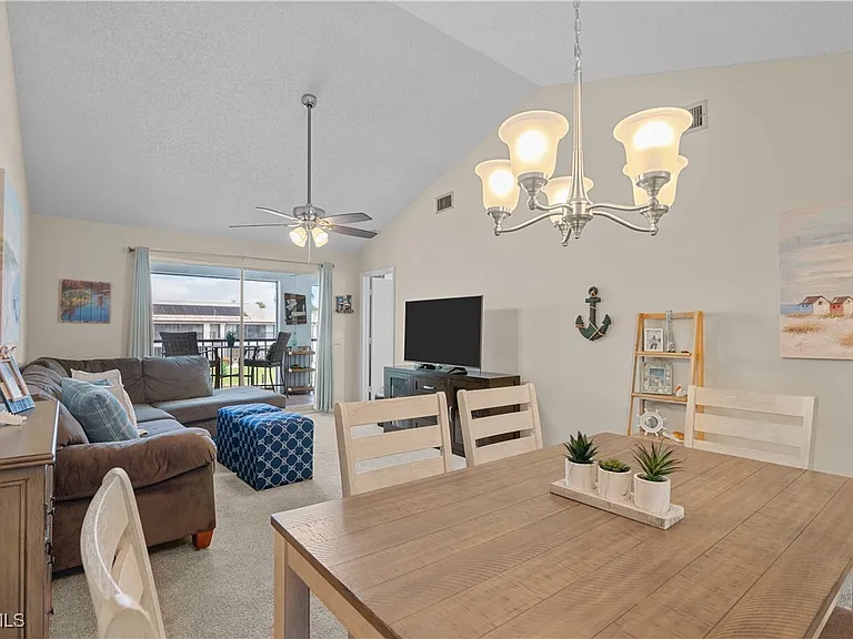 1005 SE 40th St #10 — Photo 6