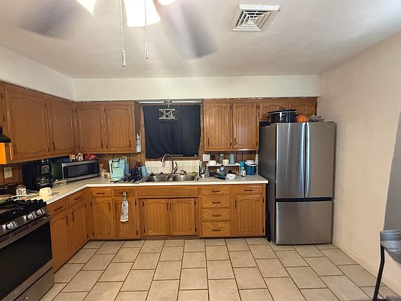 3rd image of 400 E Market Street