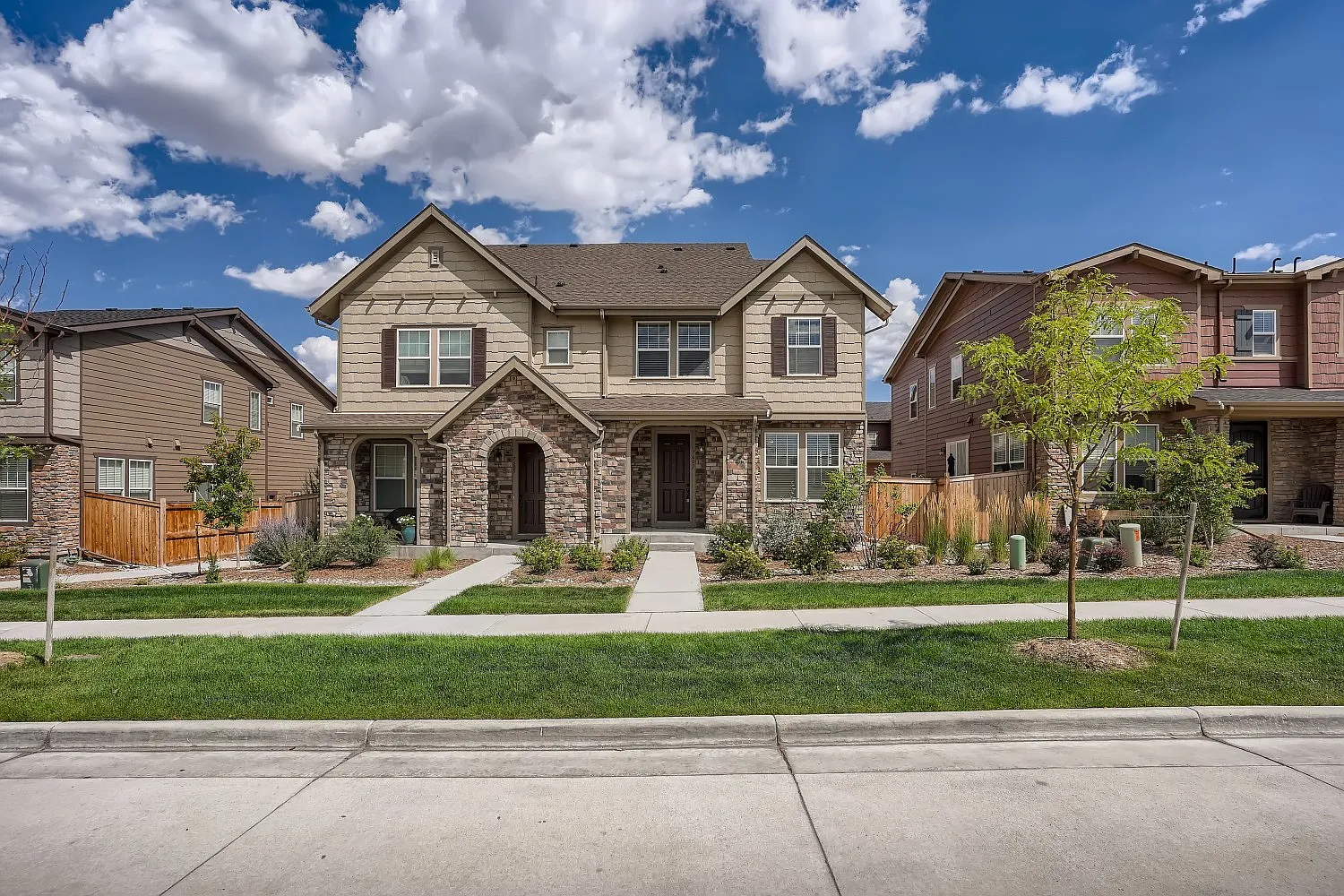 3 bed, 2.5 bath, 2079 sqft, $4,200 — Photo 2